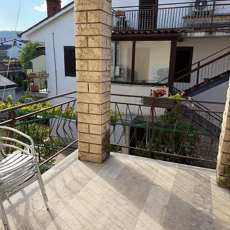 Leonora * Izola