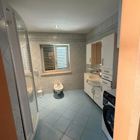 Leonora Apartment